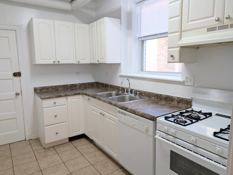 Building Photo - 1507 Oak Ave