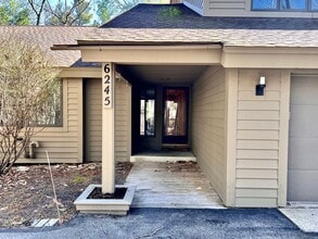 Building Photo - Sophisticated Condo Retreat on Old Mission Peninsula