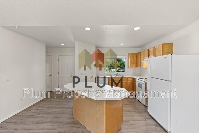 Building Photo - 5449 Golf Dr