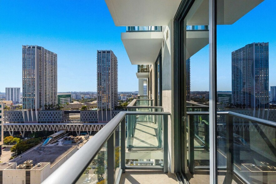 Building Photo - 11 NE 6th St