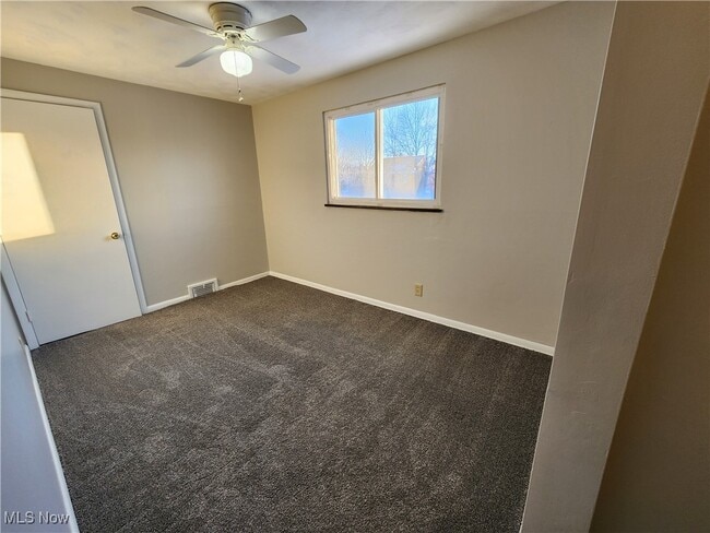 Building Photo - 2452 Bromley Rd