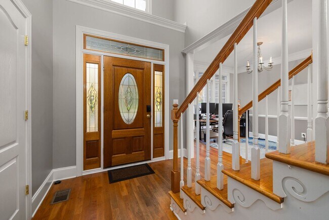 Building Photo - 4 Bed | 2.5 Bath House with Garage
