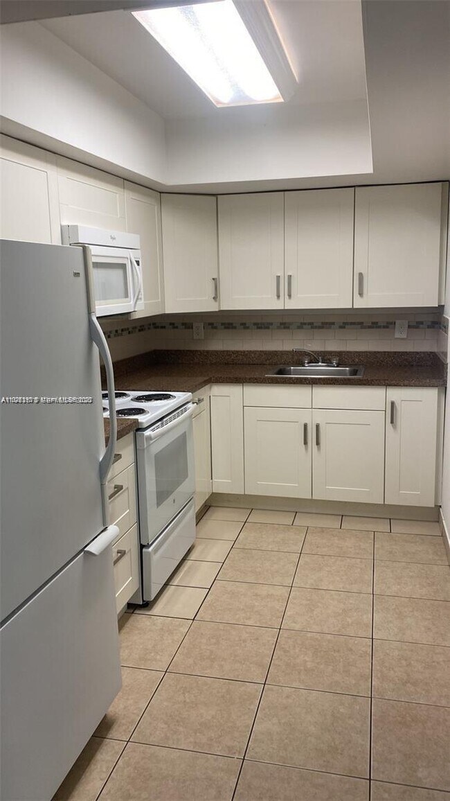 Building Photo - 200 NE 45th St