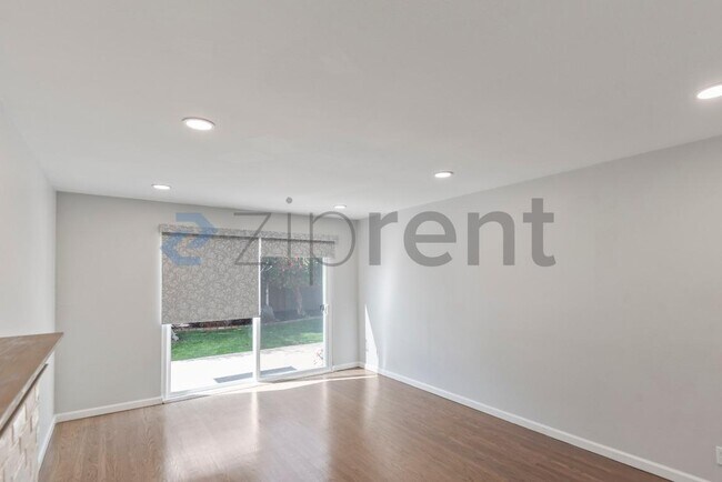 Building Photo - 6258 Castillon Dr