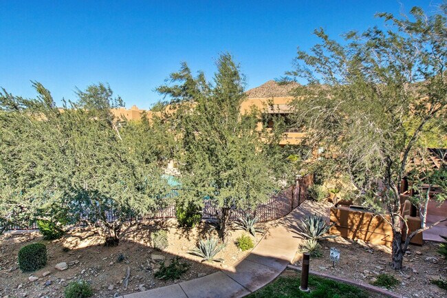 Building Photo - 13450 E Vía Linda