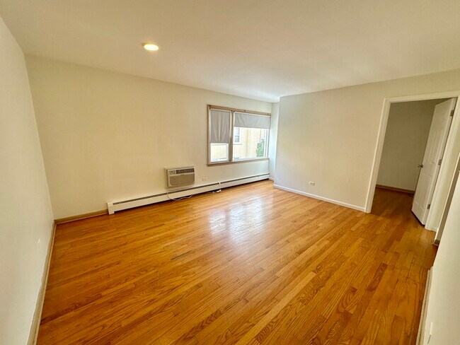 Building Photo - 7845 W Lawrence Ave