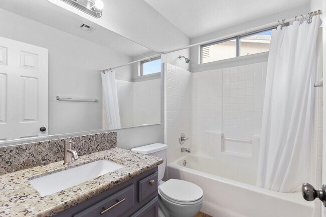 Building Photo - SE!! Pebble and Pollock!! Crystal Springs!...