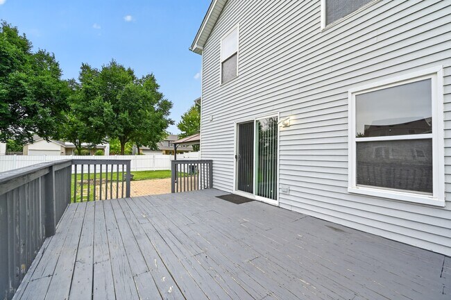 Building Photo - 1301 Brookfield Dr