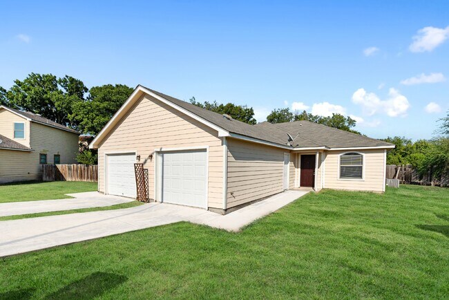 Building Photo - 13002 O'Connor Cove