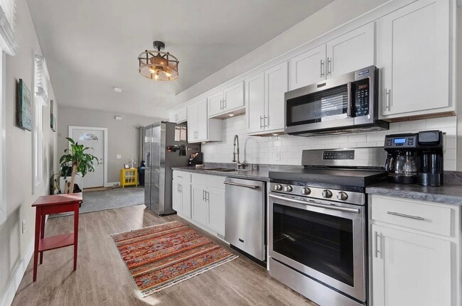 Building Photo - 1571 Charles St