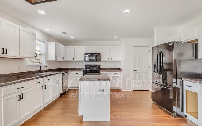 Building Photo - 40 Burnt Oak Rd