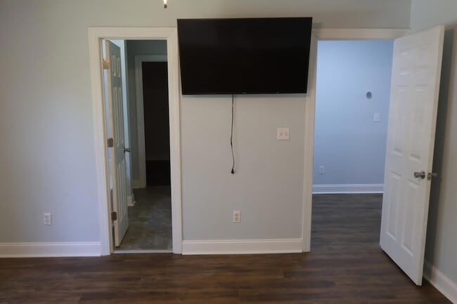 Building Photo - 1003 Providence Way