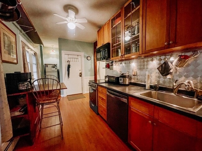 Primary Photo - 174 W 7th St