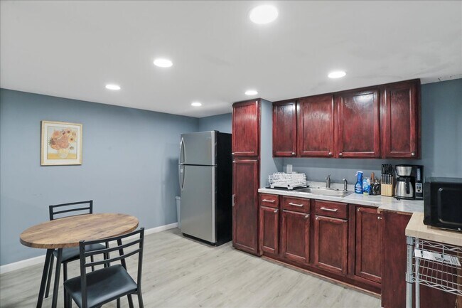 Building Photo - 13715 Dixie Dr