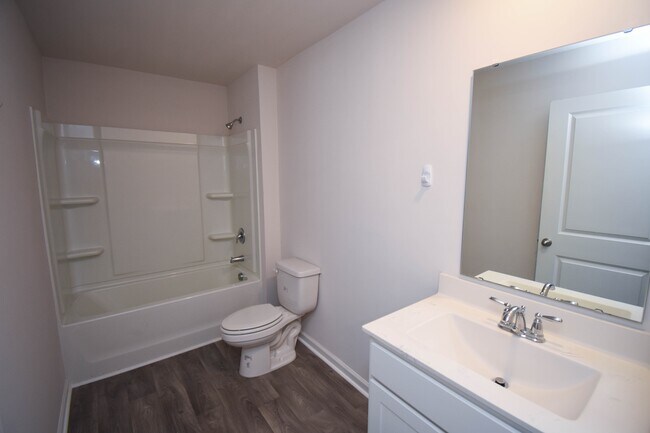 Building Photo - 6619 Colonial Dr