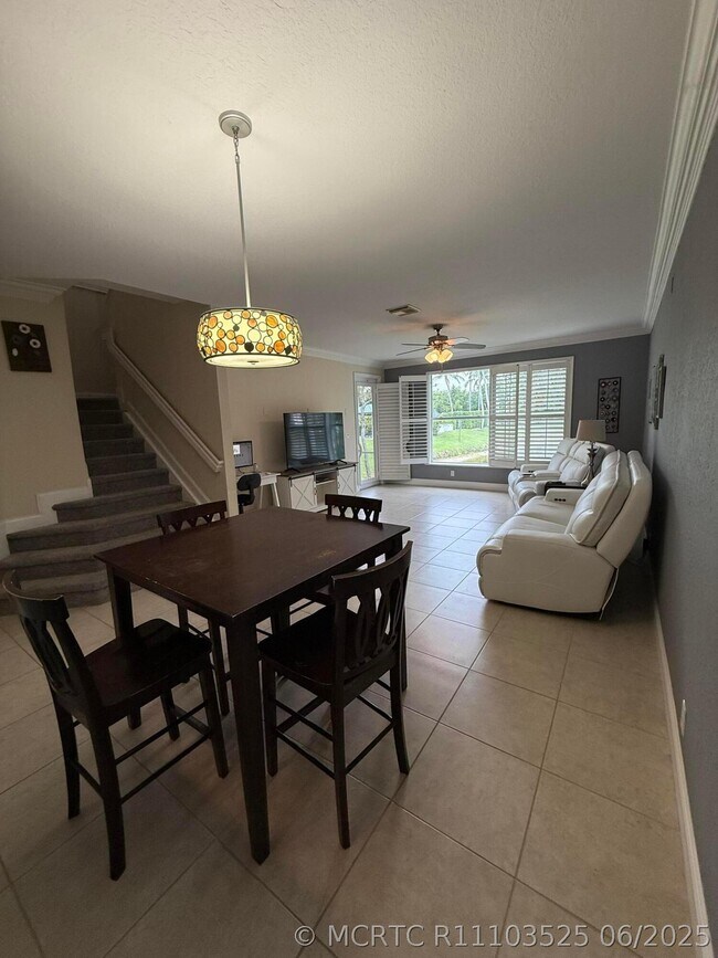Building Photo - 2136 Oakmont Dr
