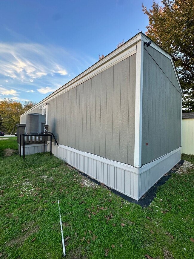 Building Photo - 2800 Fort Worth Dr