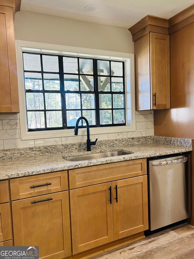 Building Photo - 6165 Radford Dr