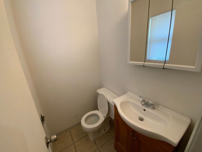Building Photo - 1630 W Amos Dr