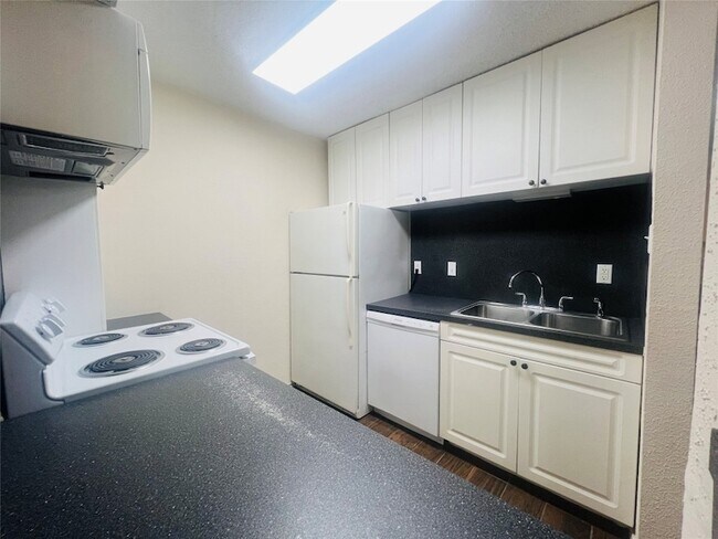 Building Photo - 10047 Westpark Dr