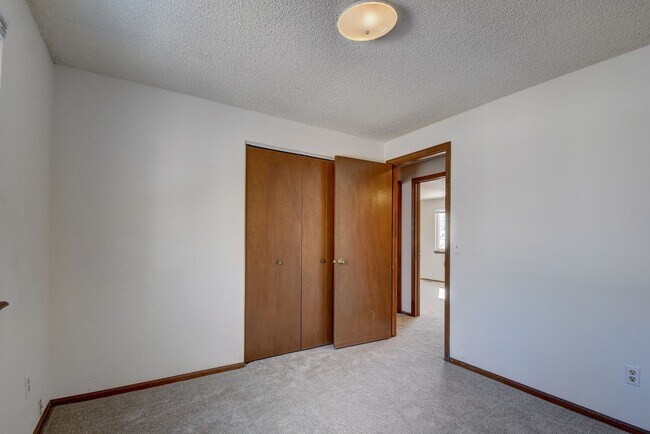 Building Photo - 4 bedroom, 3 bath home with 2 car garage