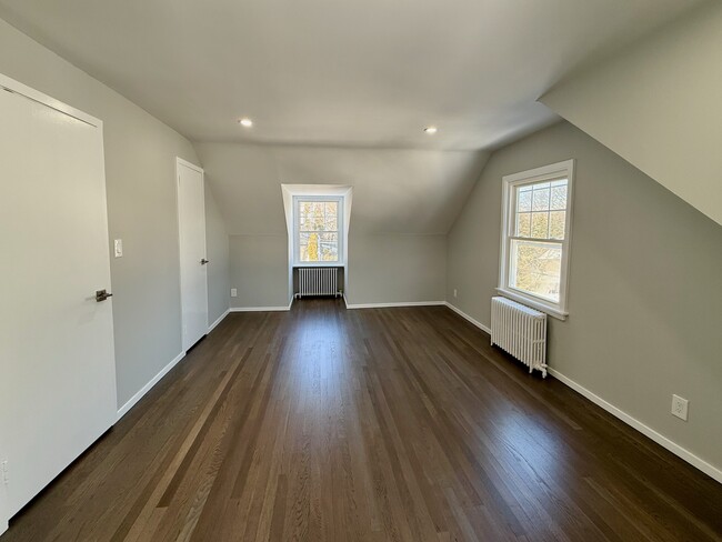 Building Photo - 191 Hobart Ave