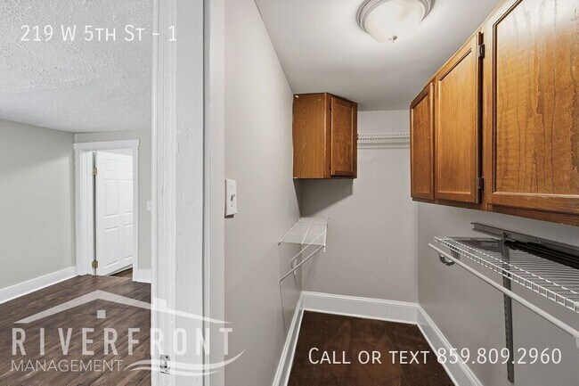 Building Photo - 219 W 5th St