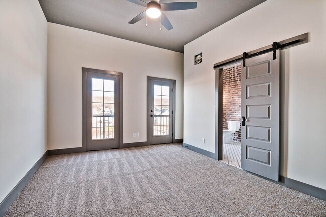 Building Photo - Chicago Row Townhouse