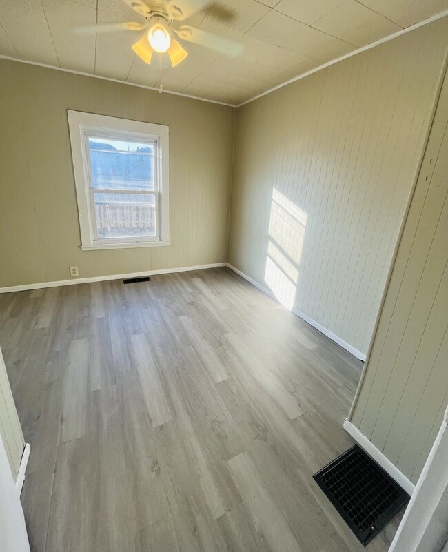 Building Photo - 735 E College Ave