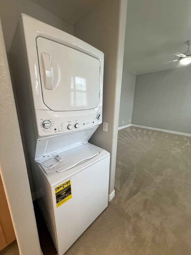 Building Photo - Beautiful and Spacious Newly Remolded ADU with Private Entrance - Newly painted, new appliances -...