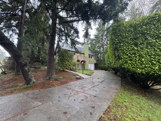 Building Photo - 11022 Palisades Ave SW