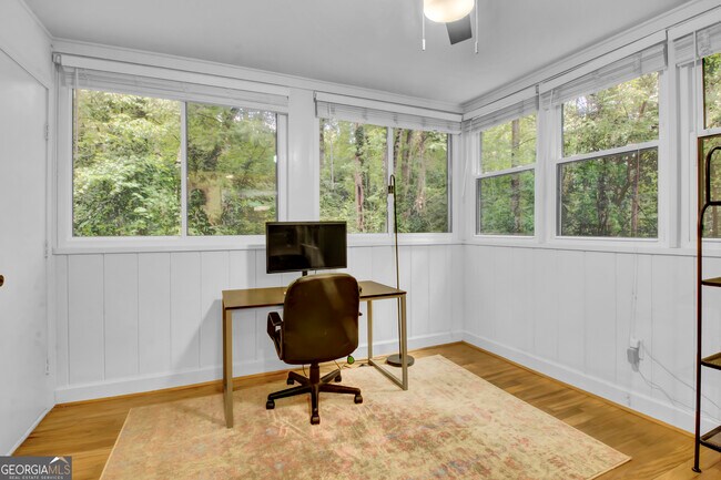 Building Photo - 12 Vista Square NW