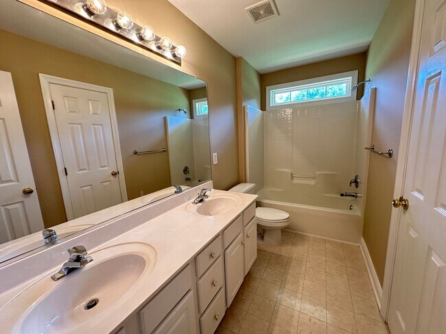 Building Photo - 6378 Clubside Dr