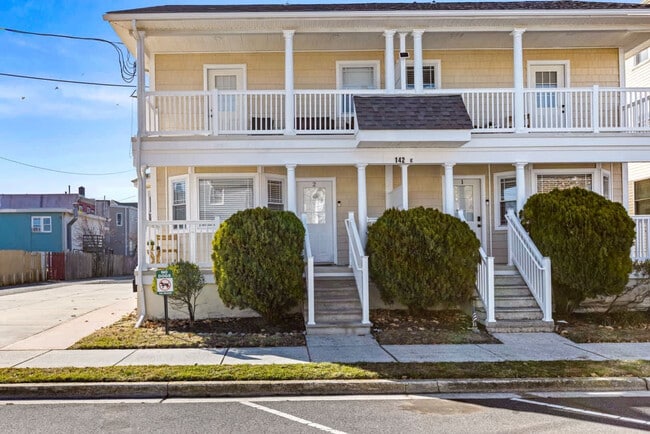 Building Photo - 142 E Youngs Ave