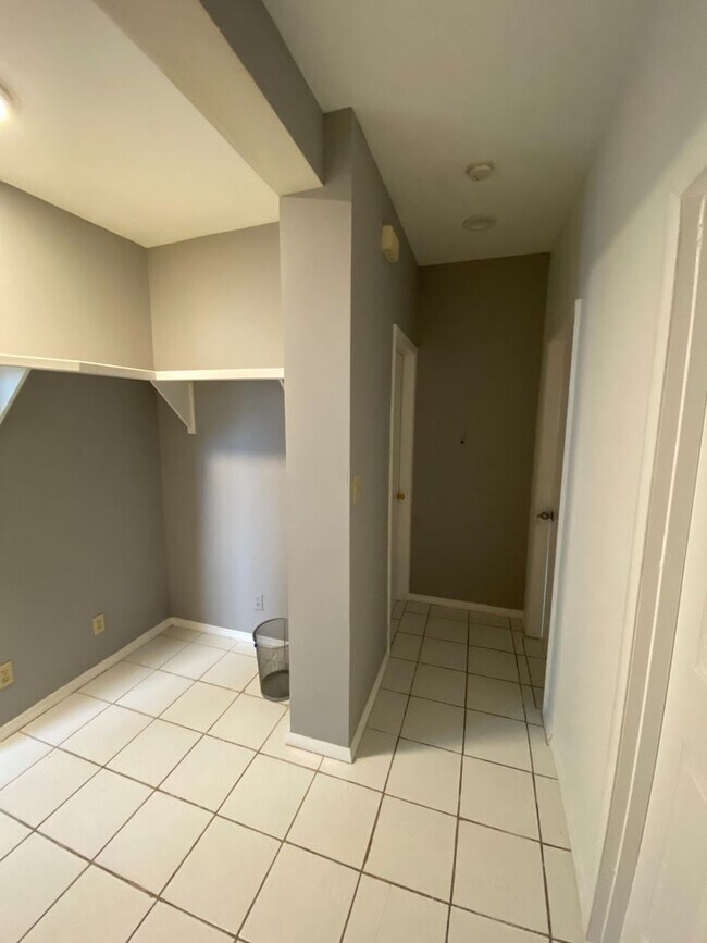 Building Photo - 5 Bed/3 Bath UC Rental Located on McMillan $750/pp ($3,875/mo)!