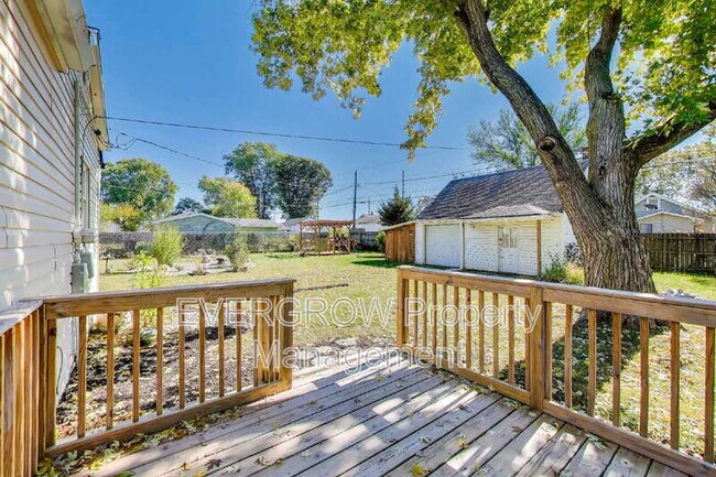 Building Photo - 321 Albany St