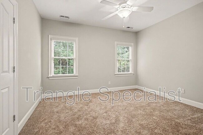 Building Photo - 6121 Carlyle Dr