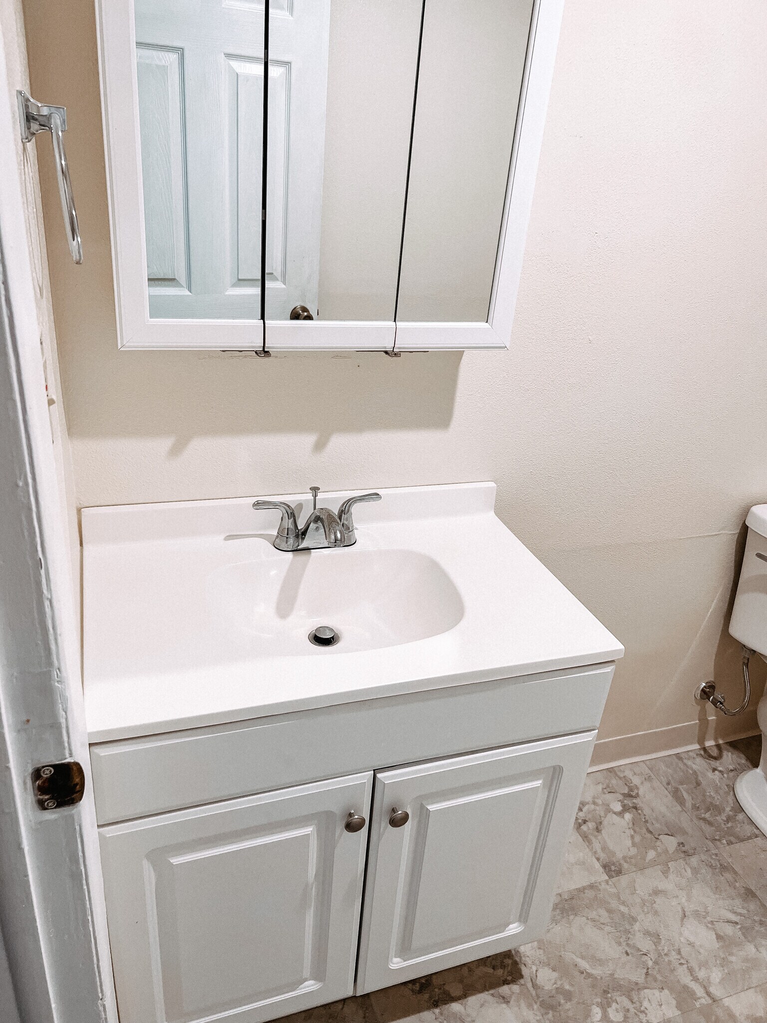downstairs half bath - 1734 E Liberty Ave