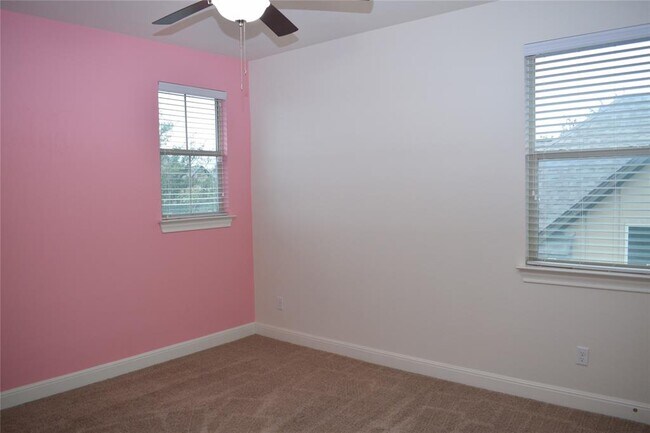 Building Photo - 3001 Tempe Dr