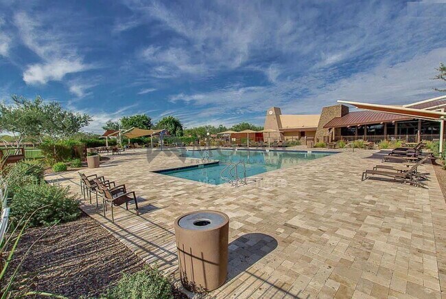 Building Photo - 2464 E Hazeltine Way