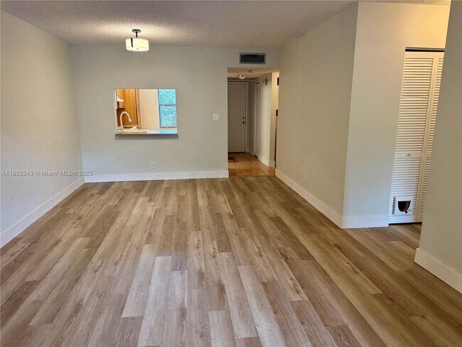 Building Photo - 3864 Carambola Cir N