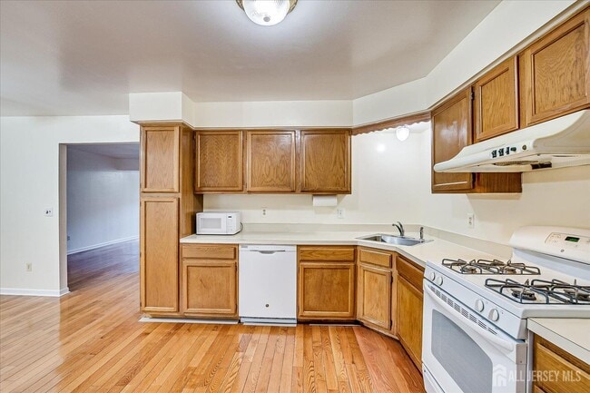 Building Photo - 536 Elsie Ave