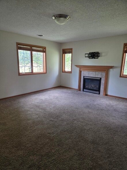 living room - 208 Coves Ct