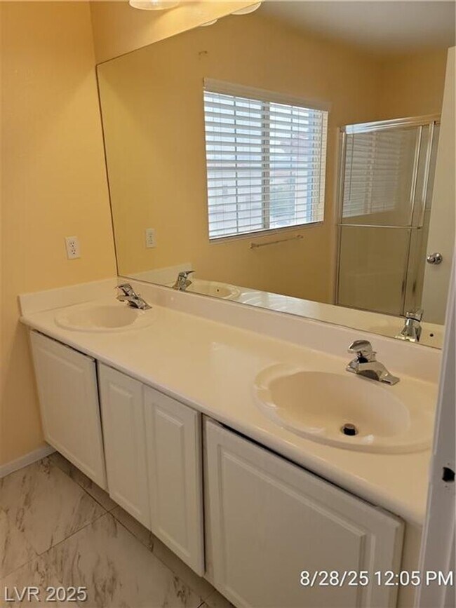 Building Photo - Charming Silverado Ranch Home!