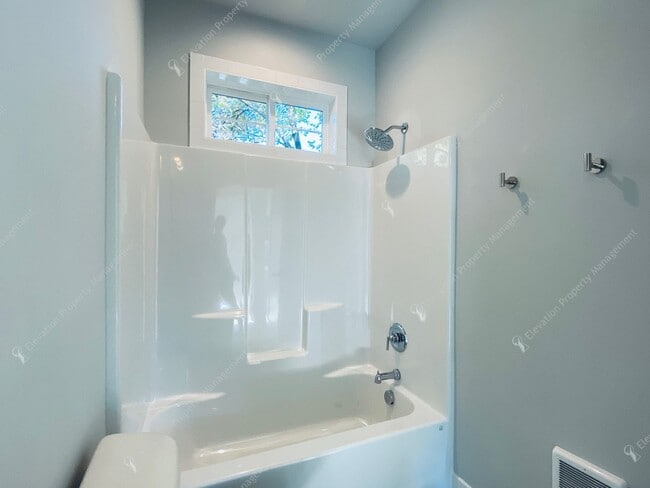 Building Photo - Modern 1 BR ADU near Downtown Bend - utilities included!