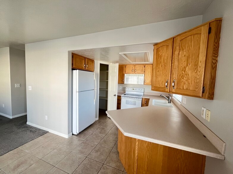 Kitchen - 1077 W 1360 S