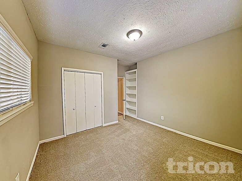 Building Photo - 535 Shady Brook Dr