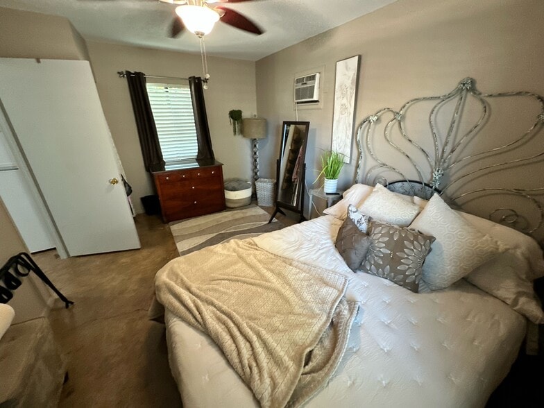 Bedroom - 217 NW 39th St