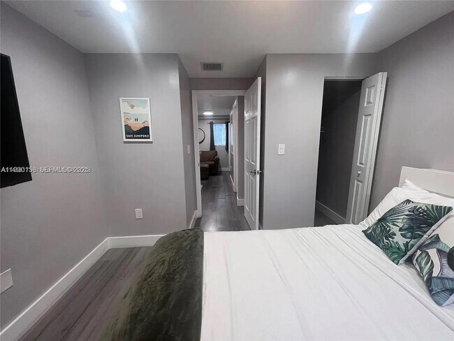 Building Photo - 821 SW 2nd St