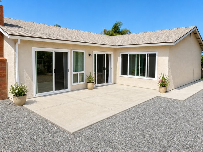 Building Photo - Beautiful Single-Story Home in the Desirable San Carlos Neighborhood
